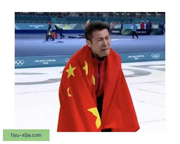 宁忠岩赛后披旗泪拥李琰夺冠时